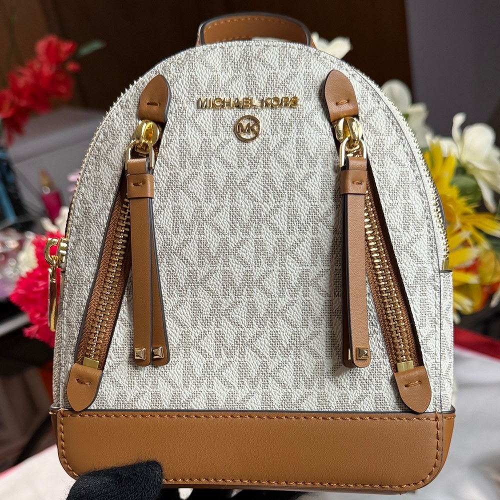 NWOT Michael Kors Mini-backpack Bag in Cream and Brown - Picture 2 of 4